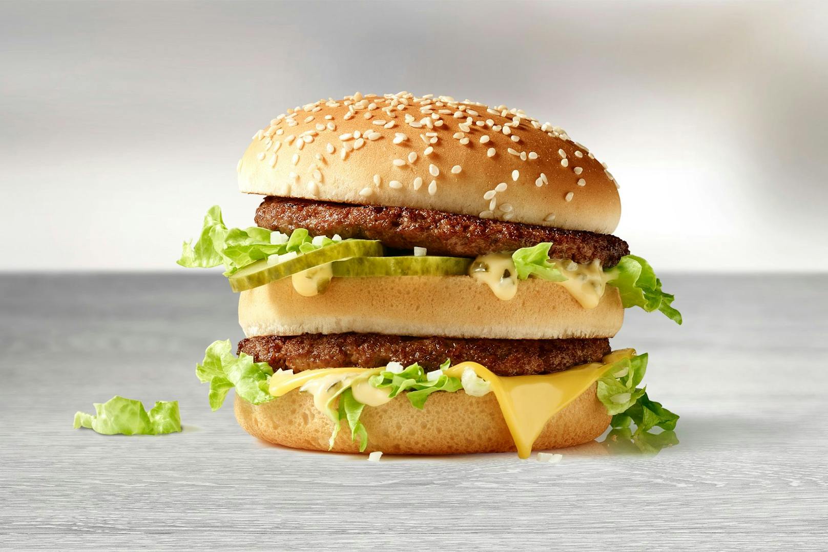 Der Big Mac ist ein Burger-Klassiker, den es auch als Menü mit Pommes und Getränk gibt – beim Preis gibt es aber von Filiale zu Filiale große Unterschiede.