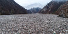 Horror! Balkan-Fluss mutiert zu schwimmender Müllhalde