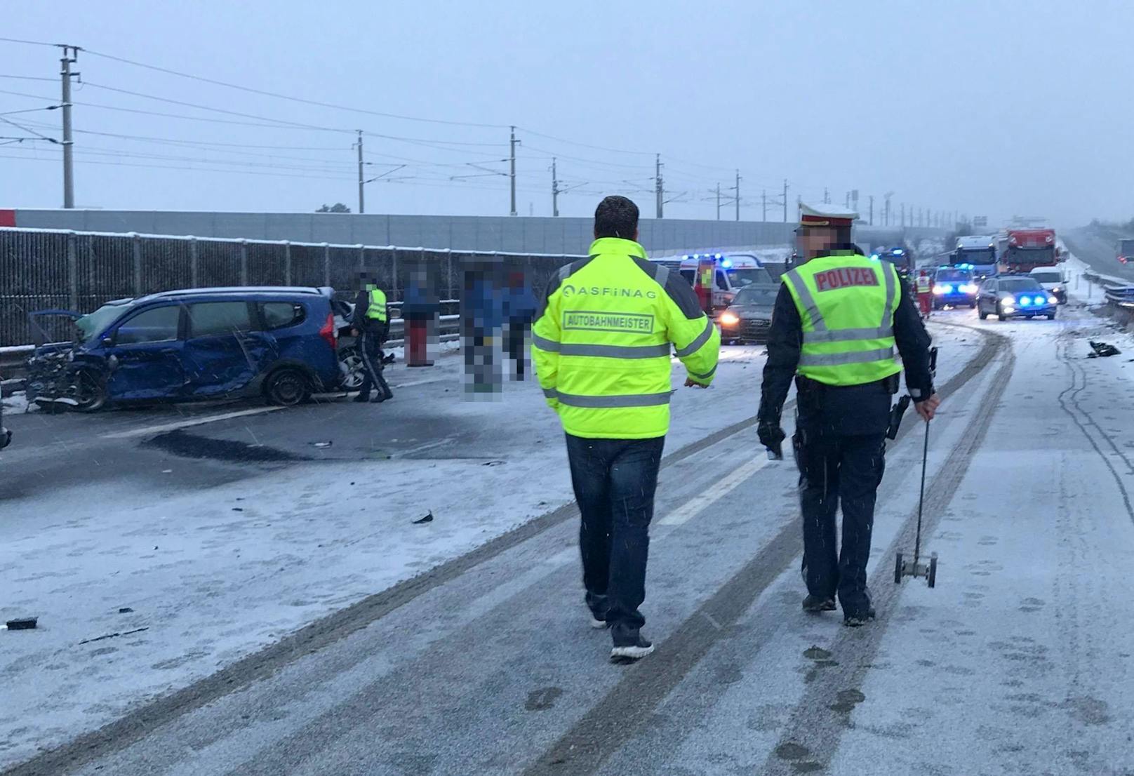 Ein Unfalldrama auf der A1 bei St. Pölten forderte drei Todesopfer.