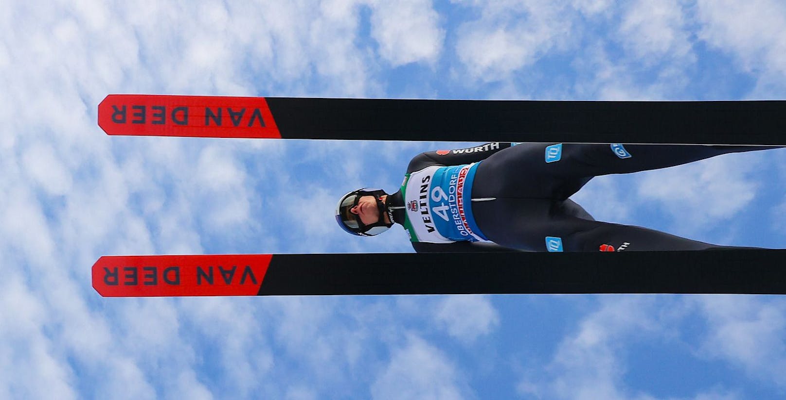 Andreas Wellinger ist der erste Skispringer, der zu Marcel Hirschers Skimarke Van Deer wechselte. 