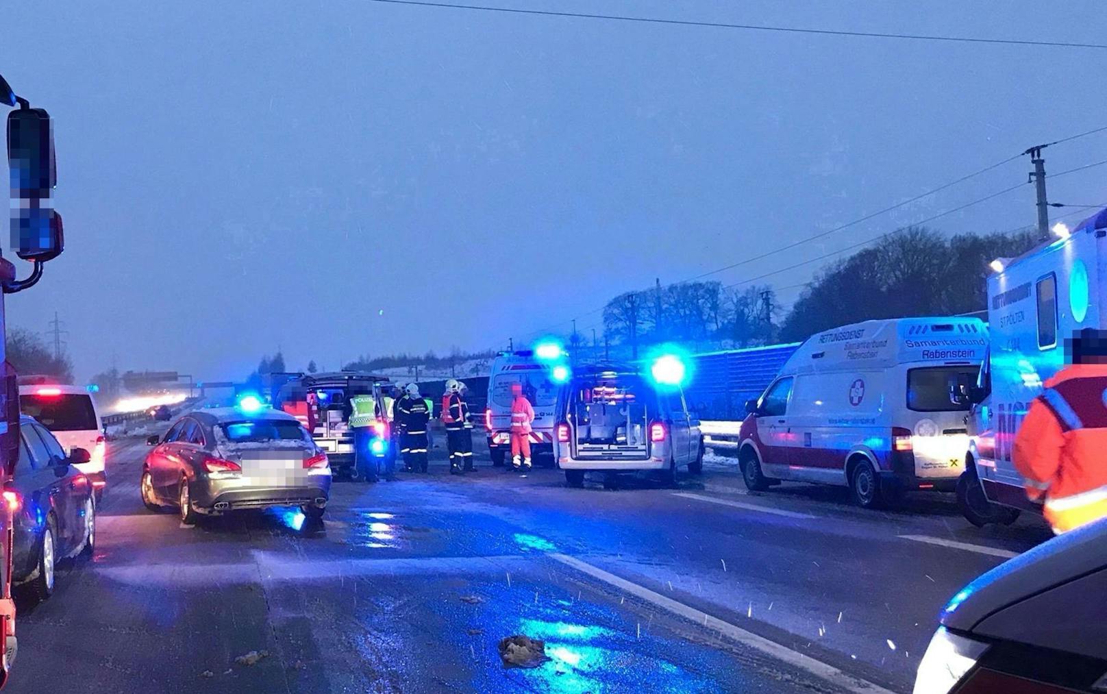 Der Unfall ereignete sich auf der A1 bei St. Pölten.