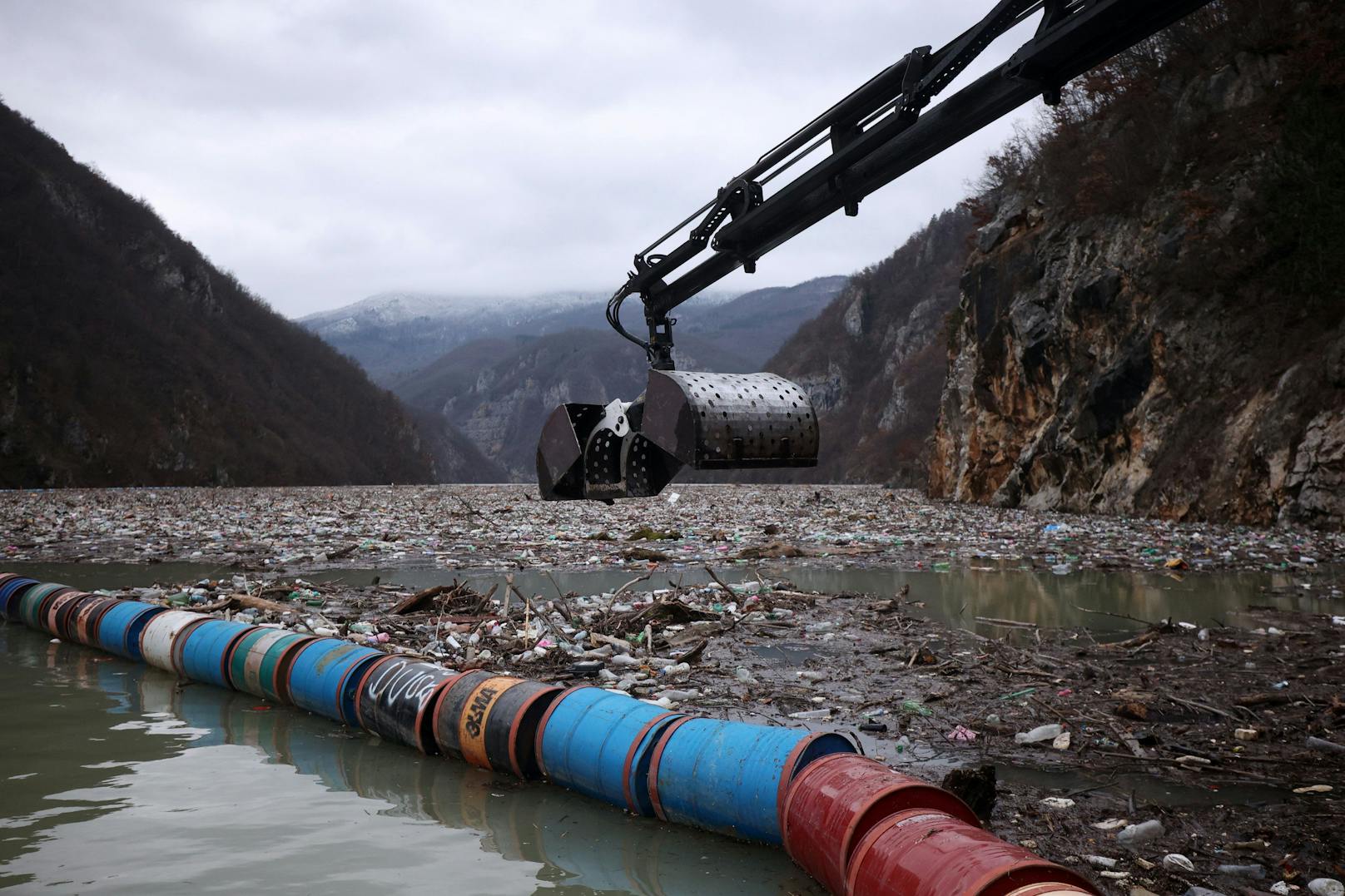Der Balkan-Fluss Drina mutiert zu einer der größten Umweltkatastrophen Europas.