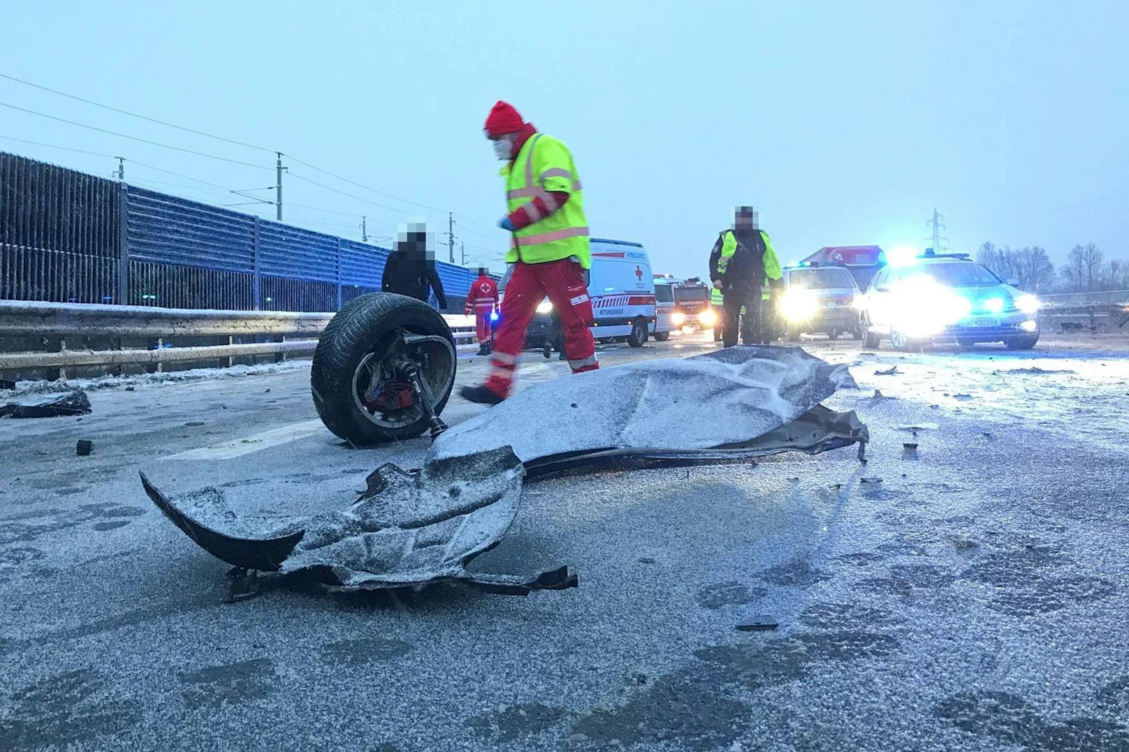 Das Unfalldrama auf der A1 bei St. Pölten forderte drei Todesopfer.