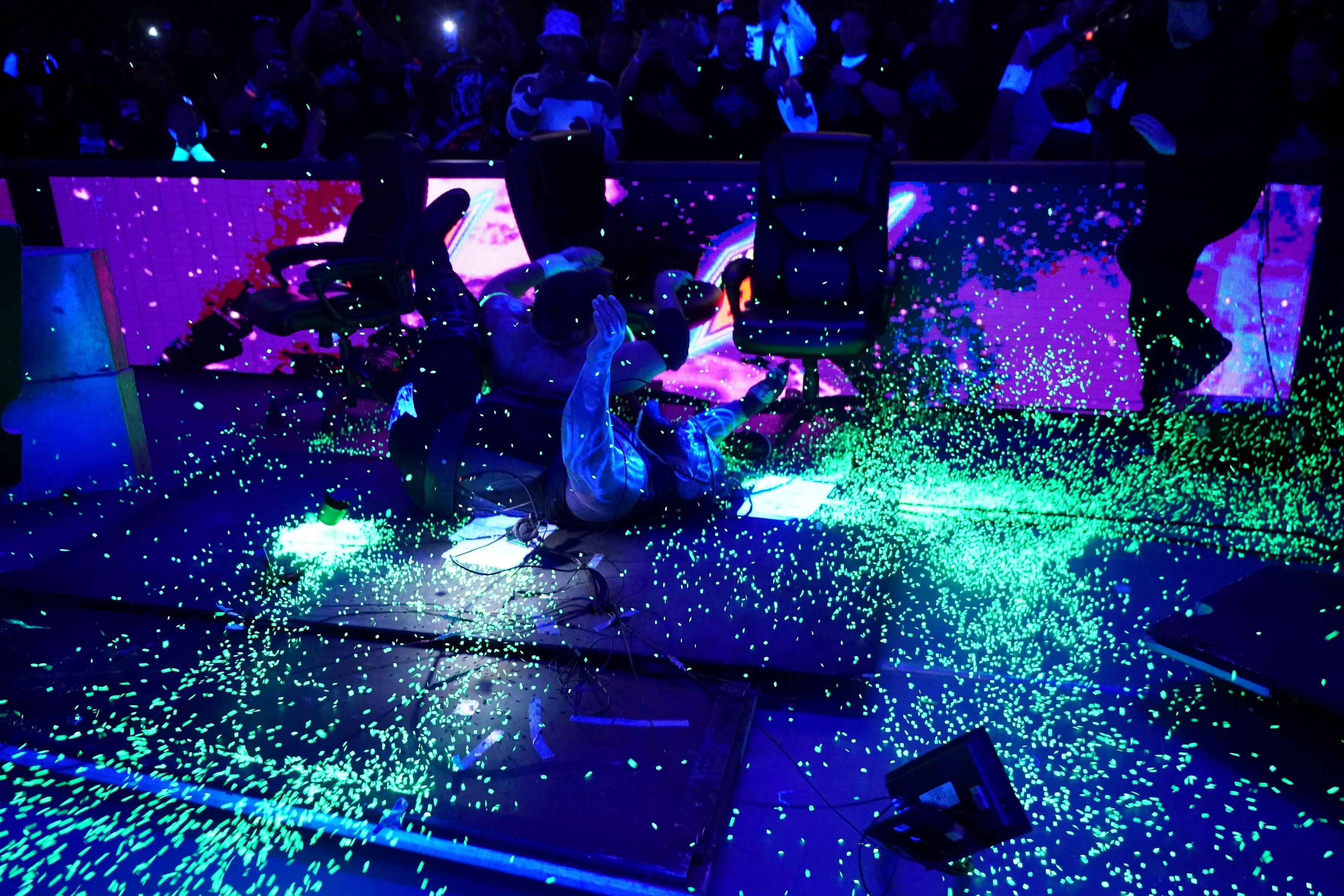 Verrückte Szenen bei Bray Wyatt gegen LA Knight     