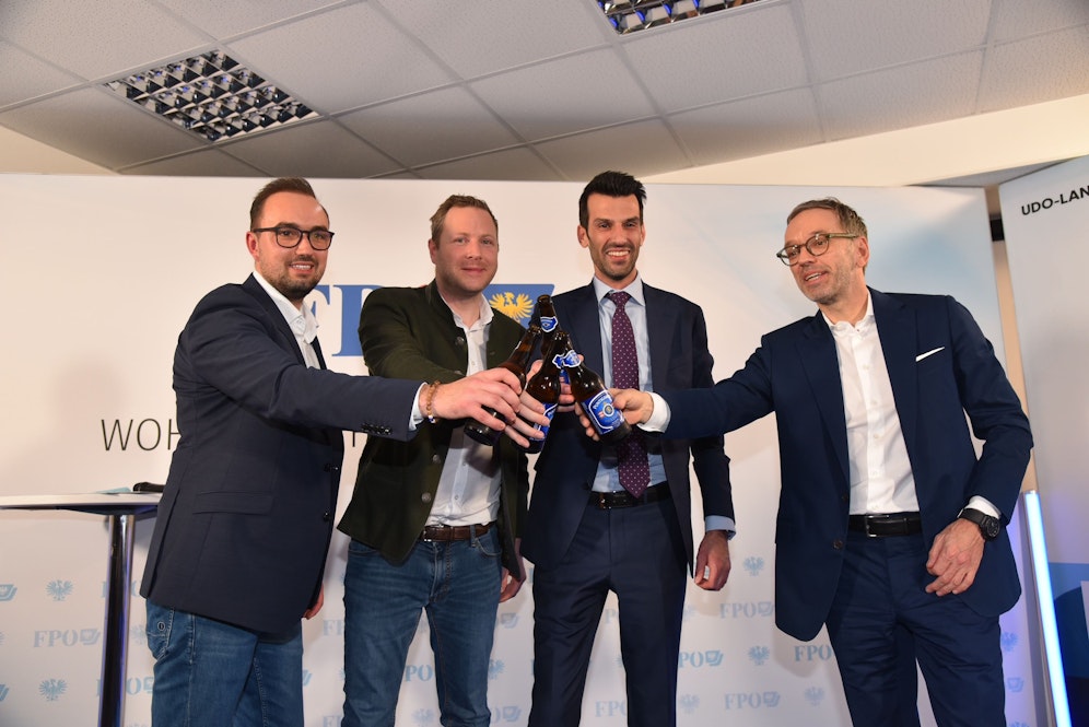 Jubelstimmung bei der FPNÖ rund um Wahlsieger Udo Landbauer