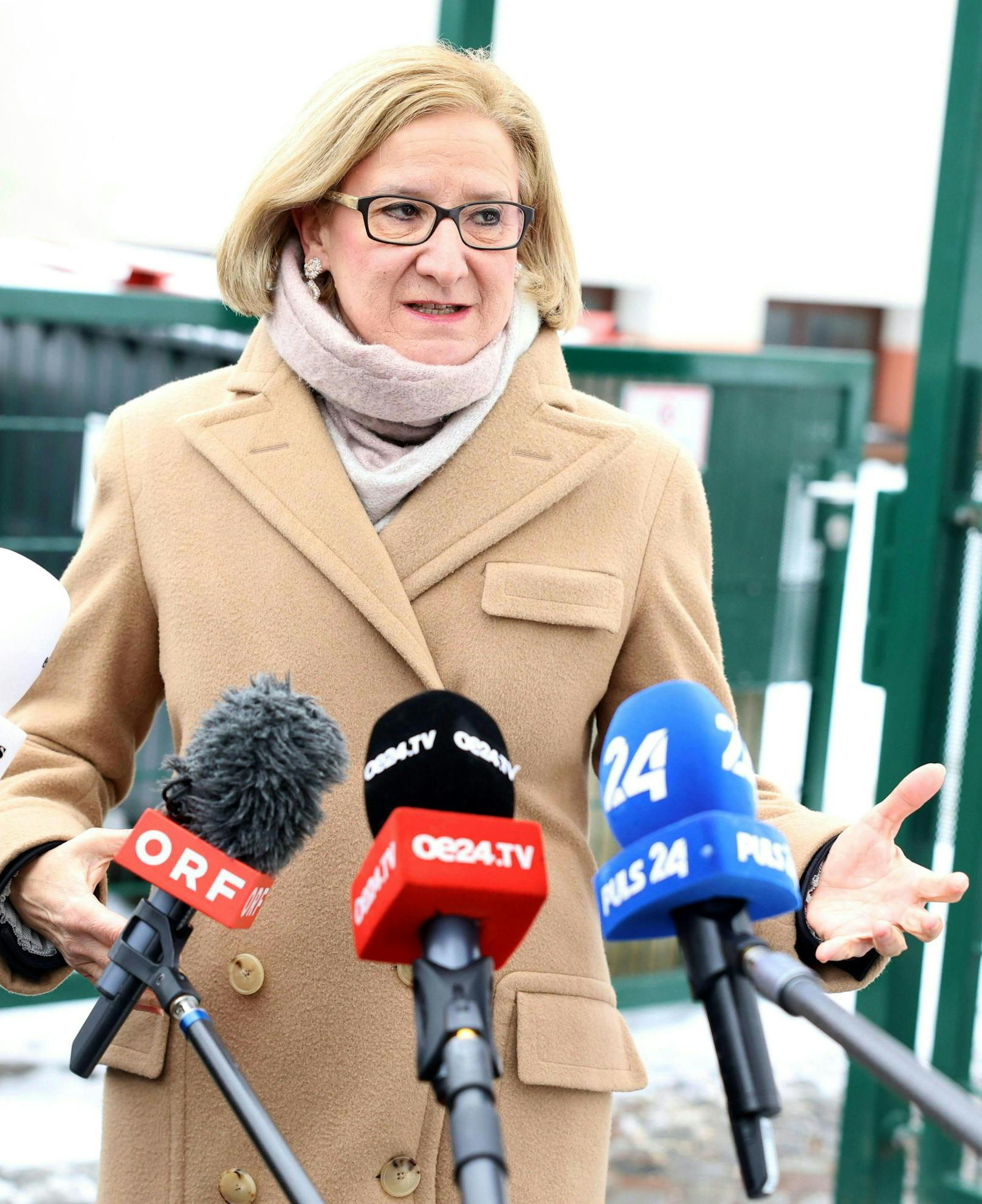 Landeshauptfrau Johanna Mikl-Leitner (ÖVP) anlässlich ihrer Stimmabgabe am Sonntag, 29. Jänner 2023.