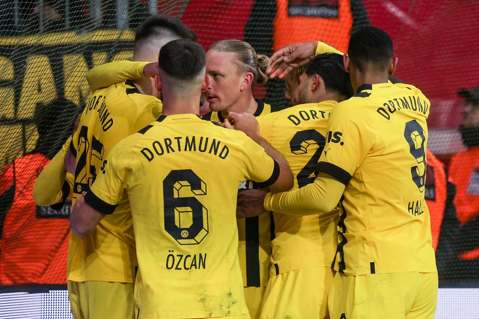 Dortmund jubelt über den Sieg gegen Leverkusen