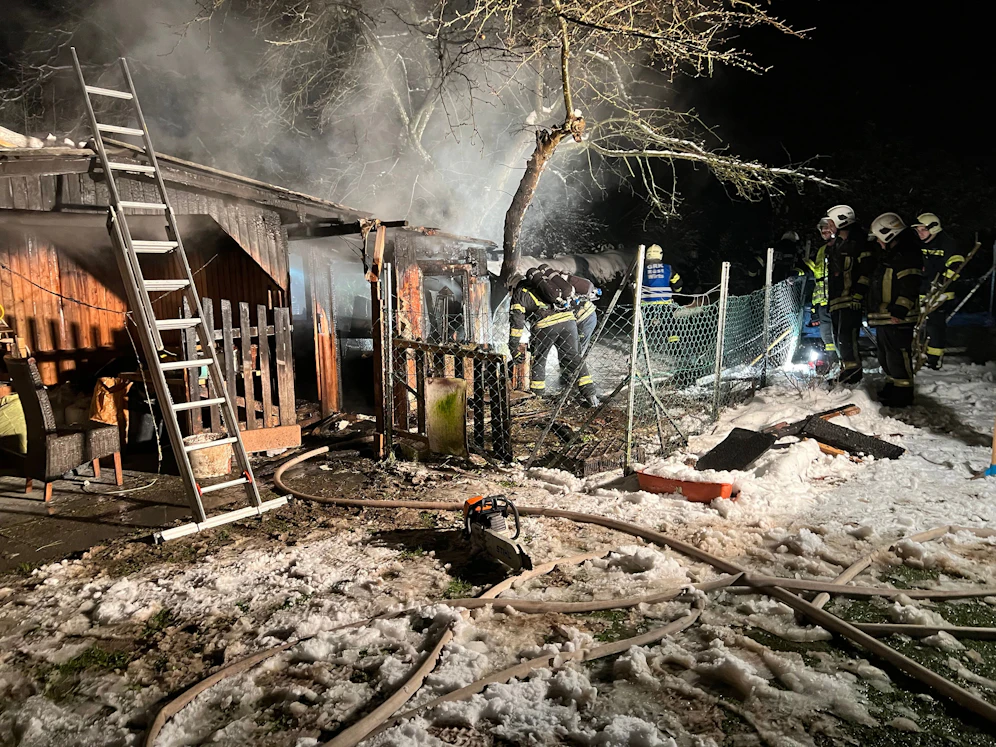 Kleintierstall brannte: Feuerwehr im Löscheinsatz
