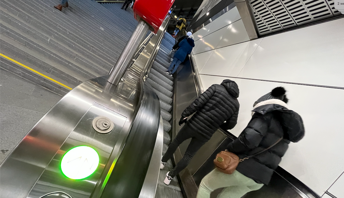 Mittlerweile ist die Rolltreppe seit einer Woche in Betrieb. 