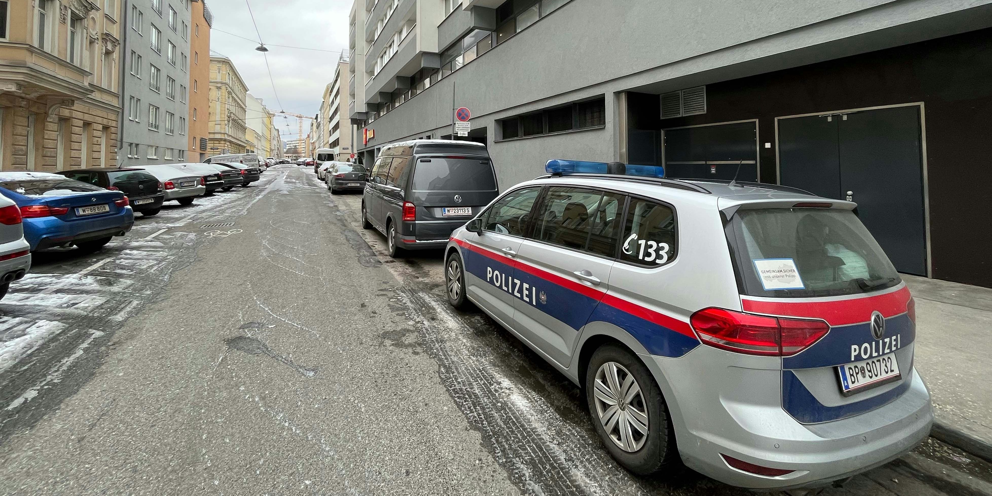 Ein Bewaffneter eröffnete das Feuer auf die Polizei, wurde selbst getroffen.