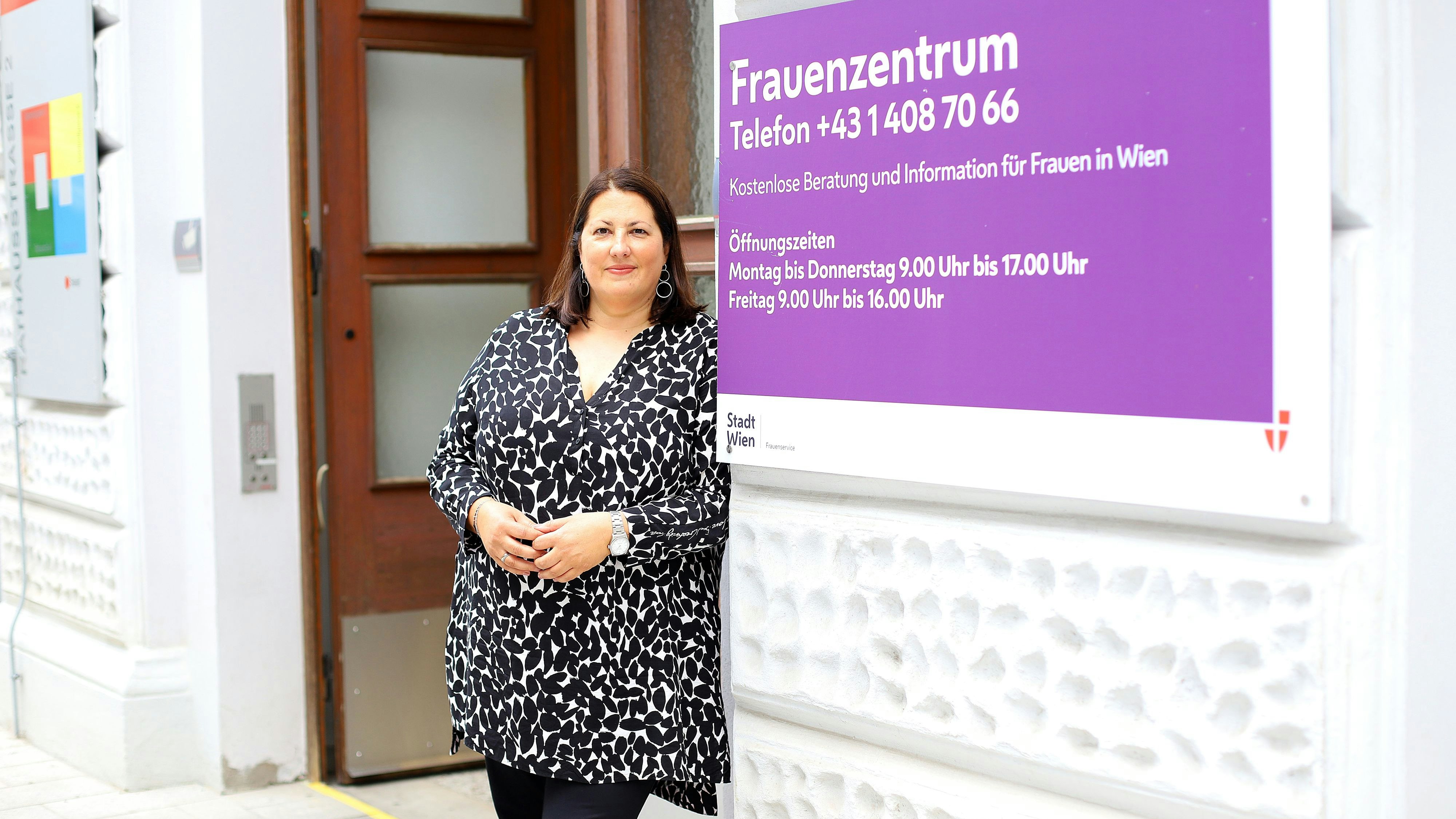 Frauenstadträtin Kathrin Gaál beim Frauenzentrum in der Wiener Rathausstraße-