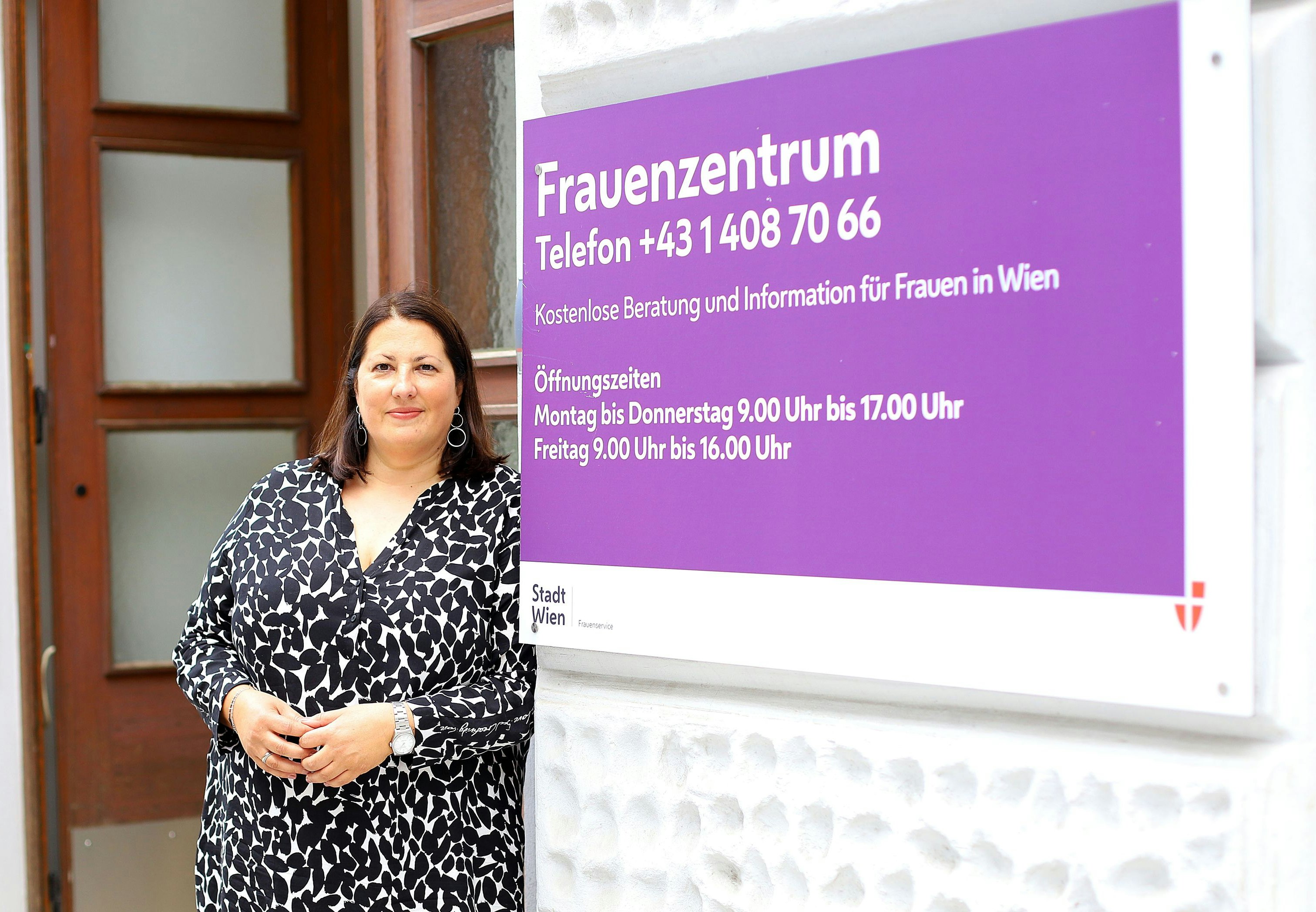 Frauenstadträtin Kathrin Gaál beim Frauenzentrum in der Wiener Rathausstraße-