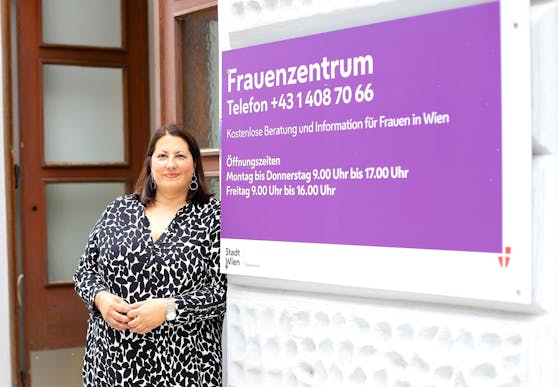 Frauenstadträtin Kathrin Gaál beim Frauenzentrum in der Wiener Rathausstraße.