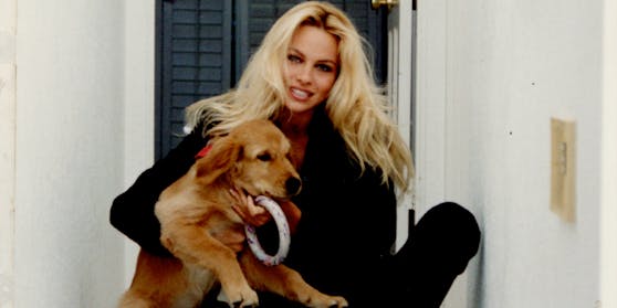 Pamela Anderson mit ihrem geliebten Hund.