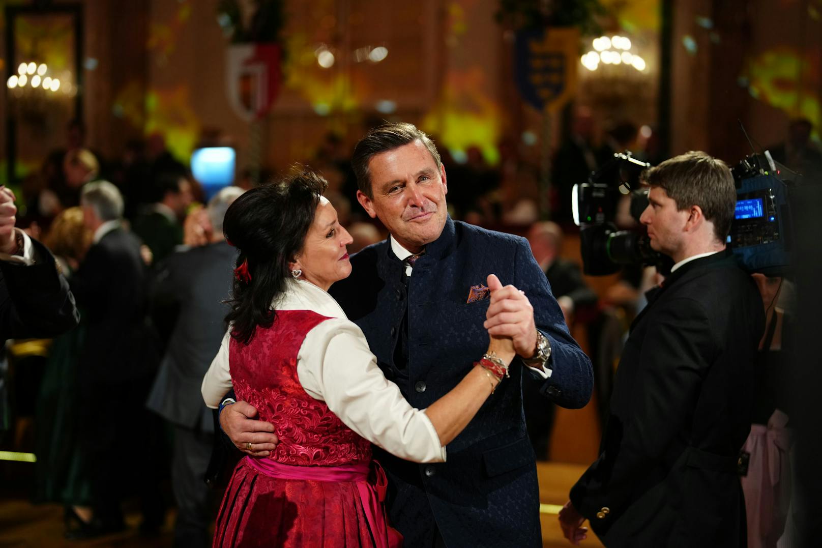  Peter Hanke (SPÖ) tanzt mit Frau Sabine.