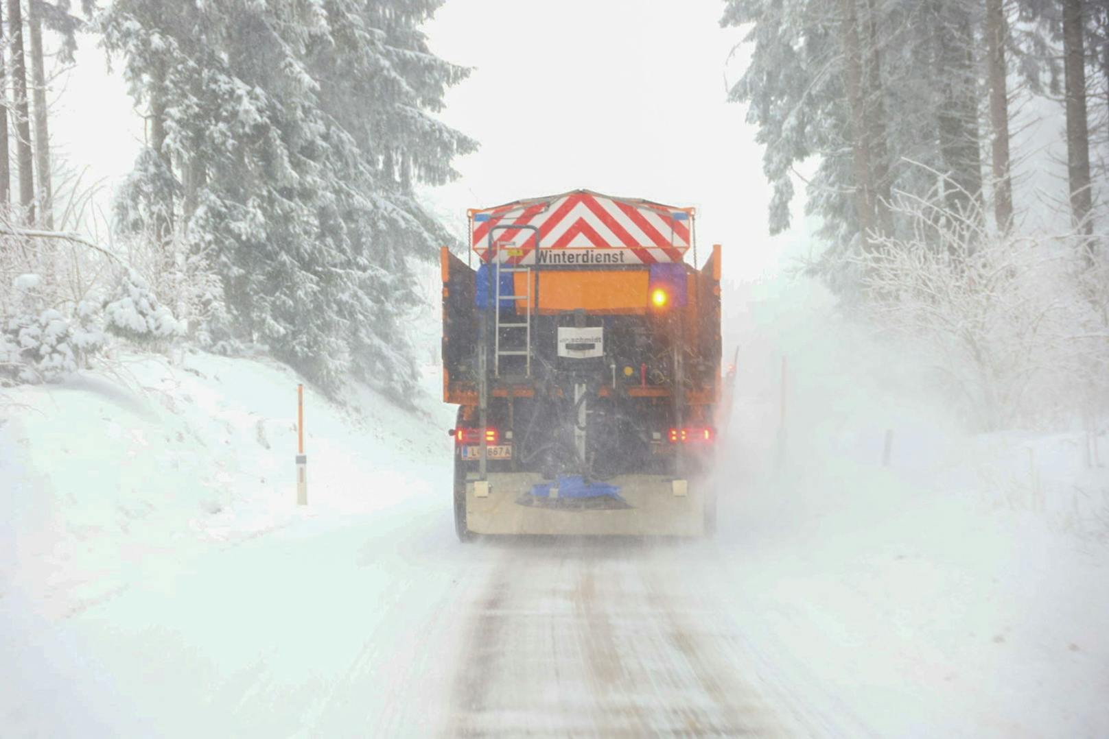 Totales Schnee-Chaos – Winterdienst im Dauereinsatz