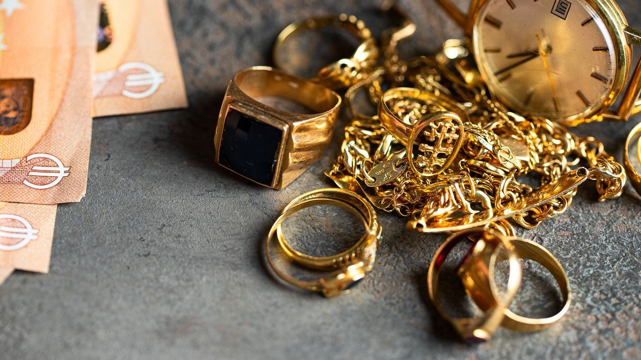 Das gesamte Gold der Frau ist weg.