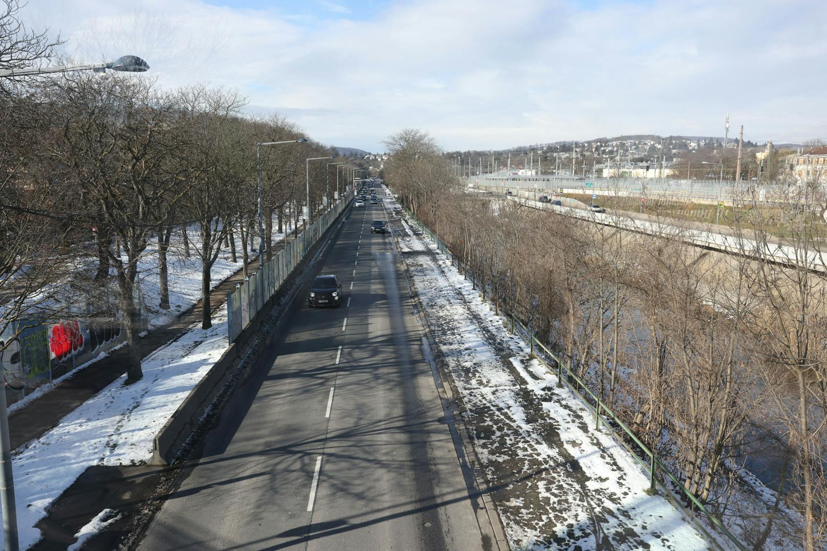 Zwei Fahrstreifen sollen in der Zeit der Sanierung auf die Westeinfahrt gelegt werden.