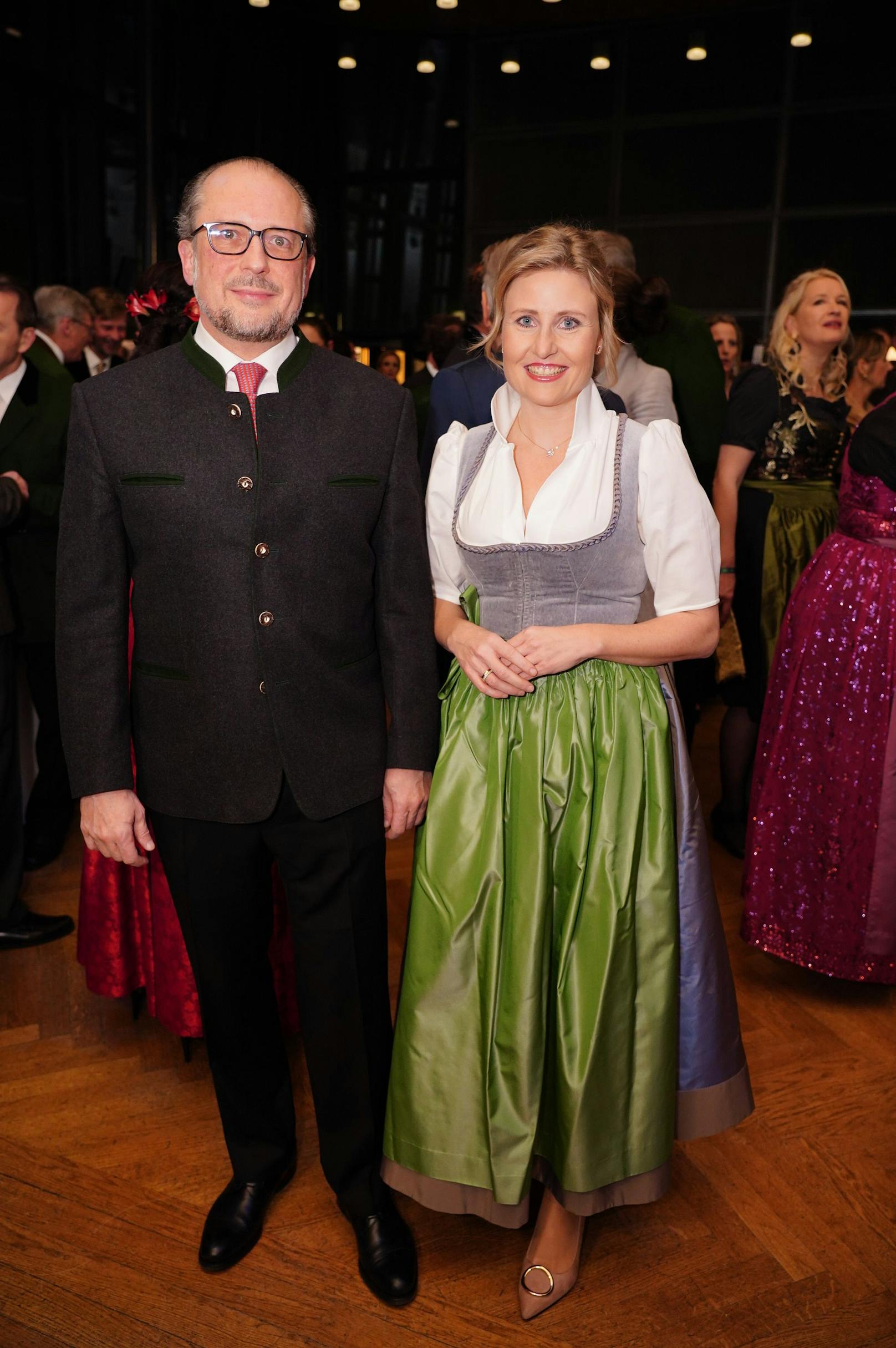Alexander Schallenberg (ÖVP) gemeinsam mit Susanne Raab (ÖVP).