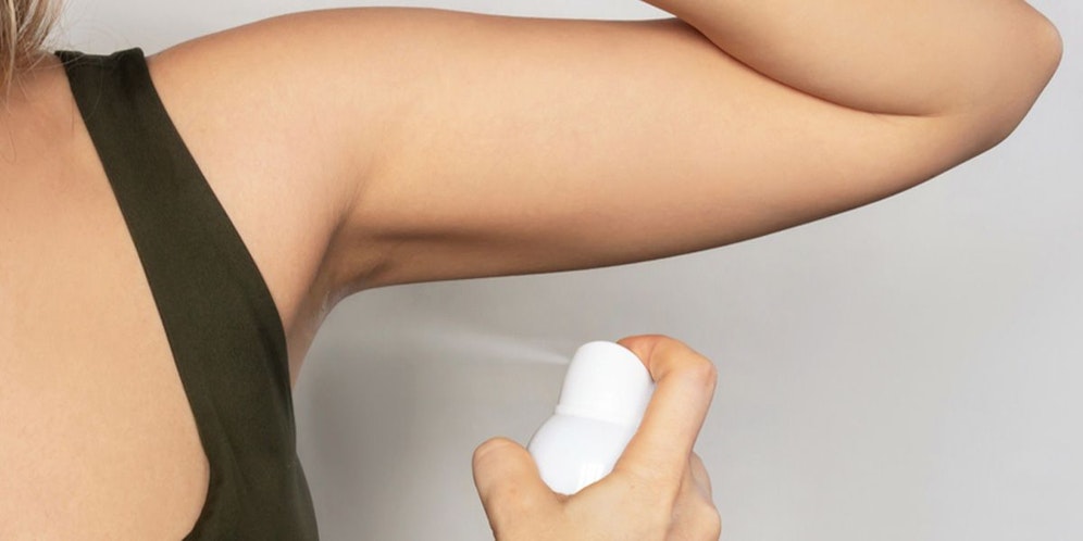 Normalerweise verwendet man ein Deospray unter den Achseln. Die 14-Jährige nutzte es anders und starb letztlich daran.
