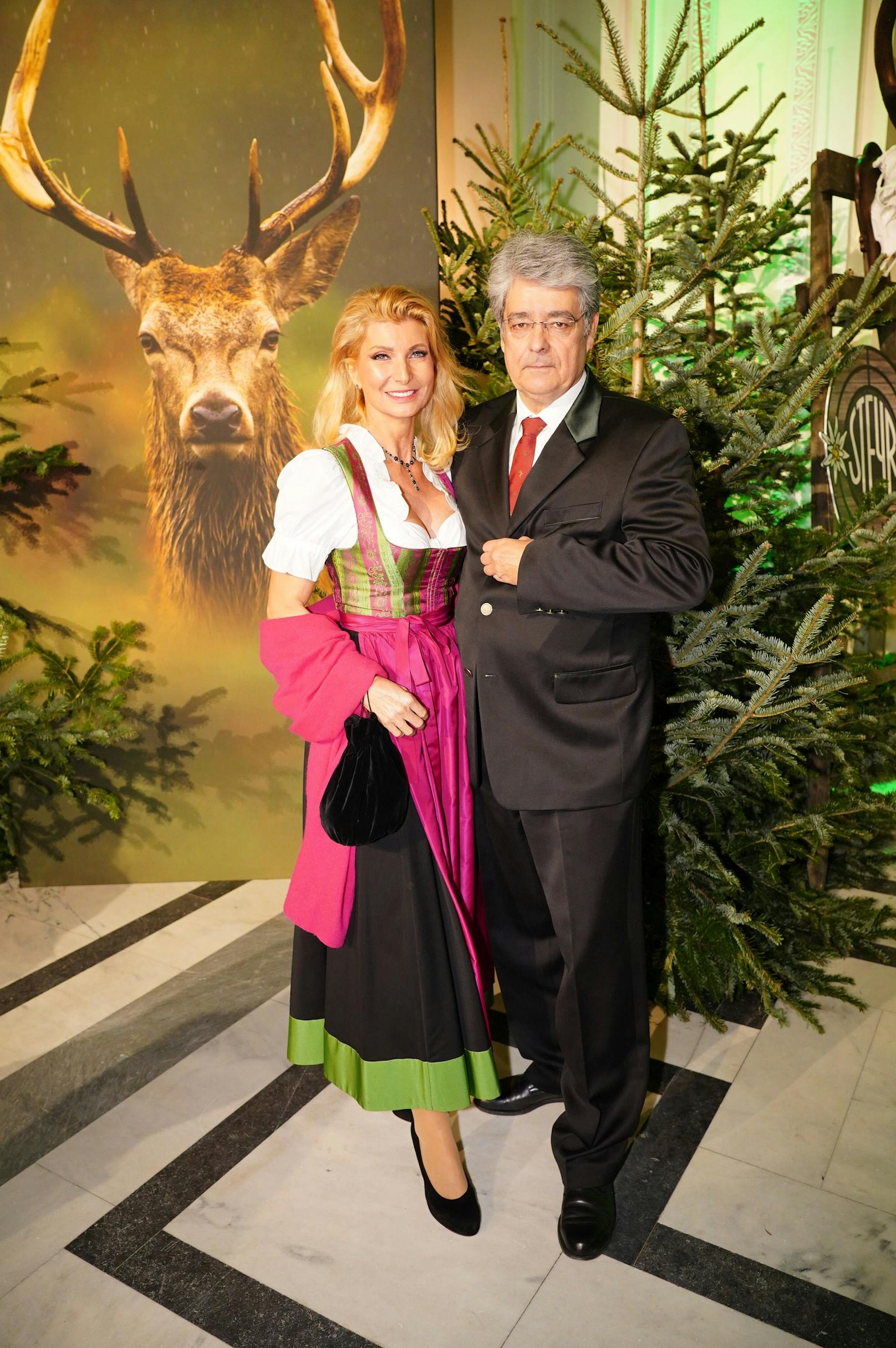 TV-Moderatorin Nadja Mader mit Generaldirektor der Siemens AG Wolfgang Hesoun