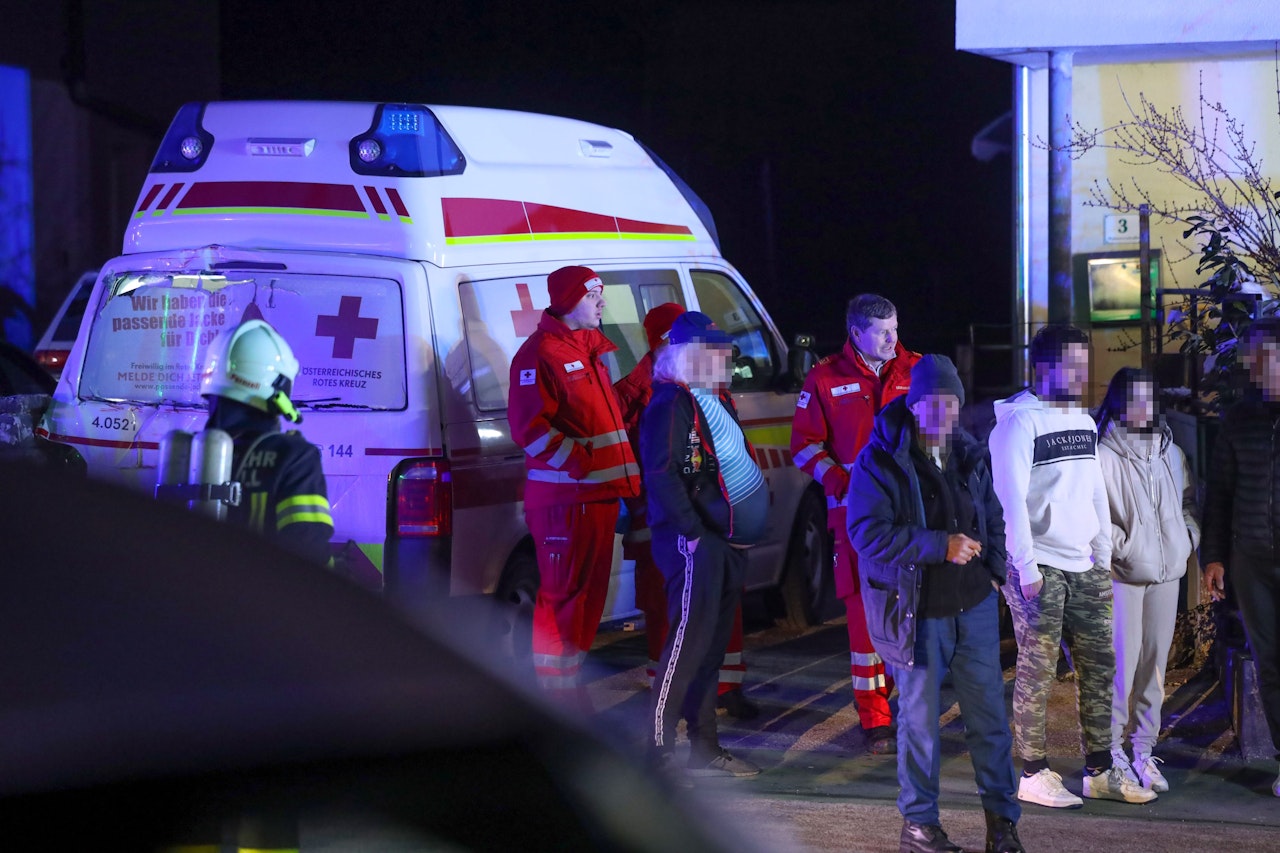 Heute.at - Großeinsatz in OÖ! Gebäude geht plötzlich in Flammen auf