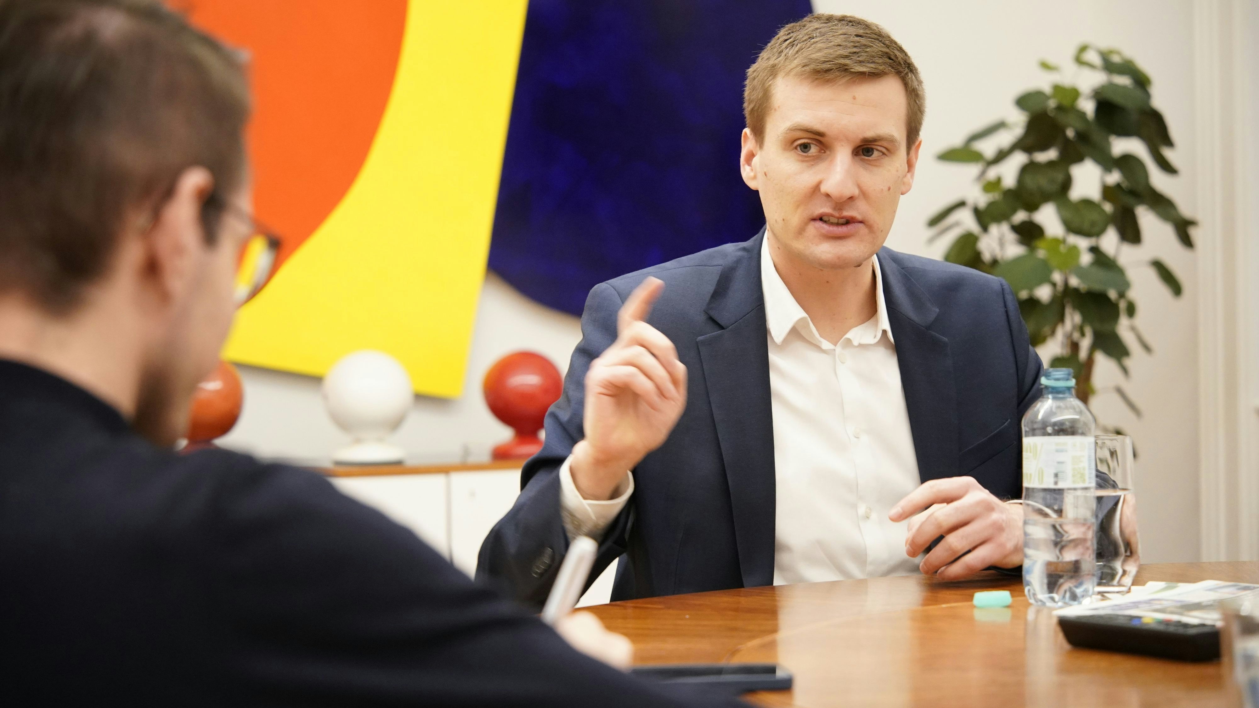 Der 34-Jährige kann sich aktuell "schwer vorstellen", dass die Roten mit der Kickl-FP zusammenkommen.