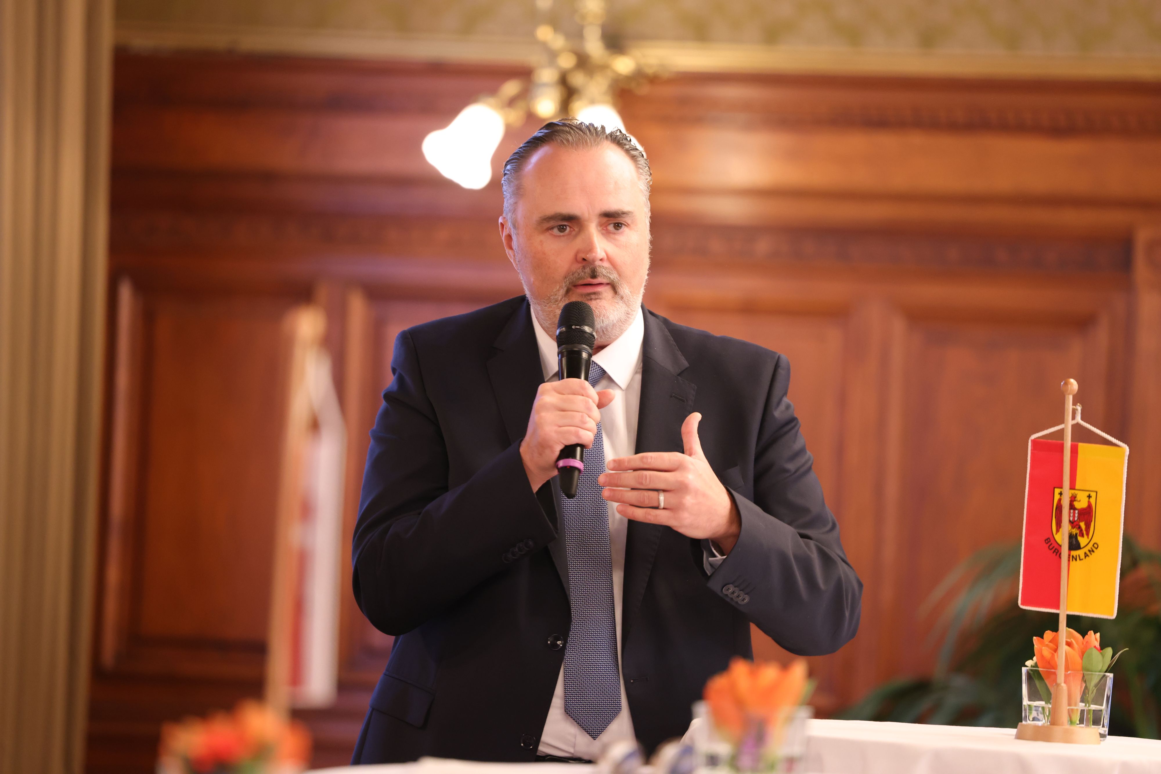 Hans Peter Doskozil wurde am Rande einer Pressekonferenz auf die neuen Gerüchte angesprochen. (Archivbild)