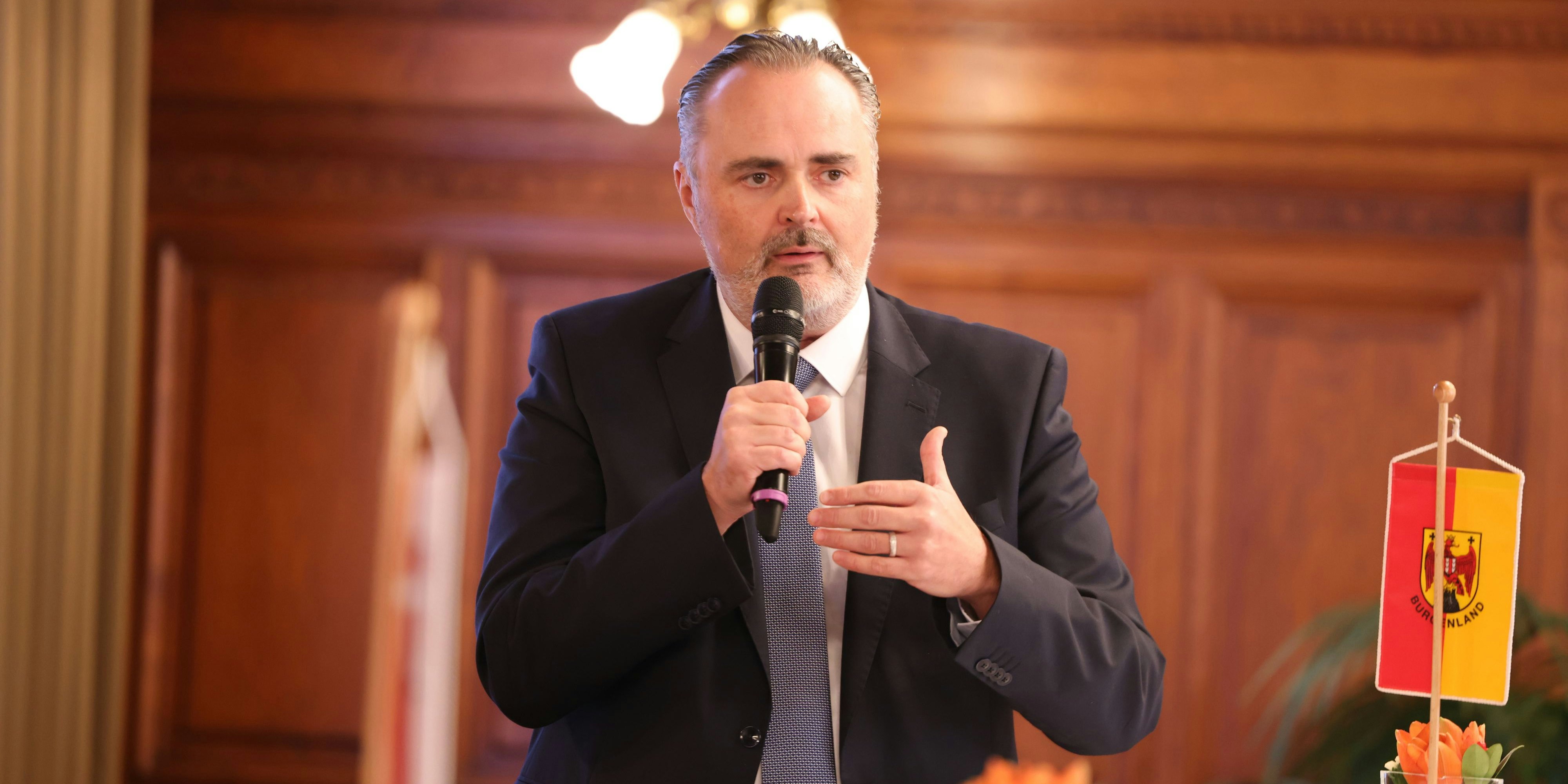 Zumindest in den nächsten Wochen wird es aus dem Burgenland keine Diskussion um die Bundes-SPÖ geben, verspricht Doskozil. 