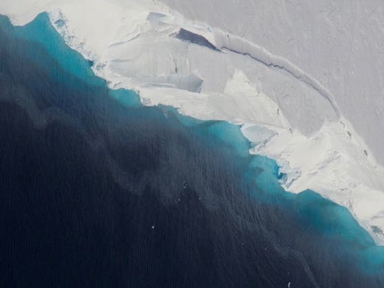 Der antarktische Thwaites-Gletscher wird auch "Weltuntergangsgletscher" genannt. Sein Zerfall könnte die Eismassen der Westantarktis in Bewegung bringen und den Meeresspiegel rapide ansteigen lassen.