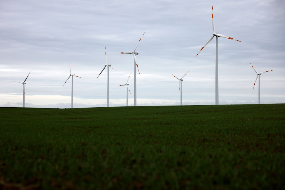 Am meisten Wind- und Solarenergie erzeugte 2022 den Zahlen der Denkfabrik zufolge Deutschland.