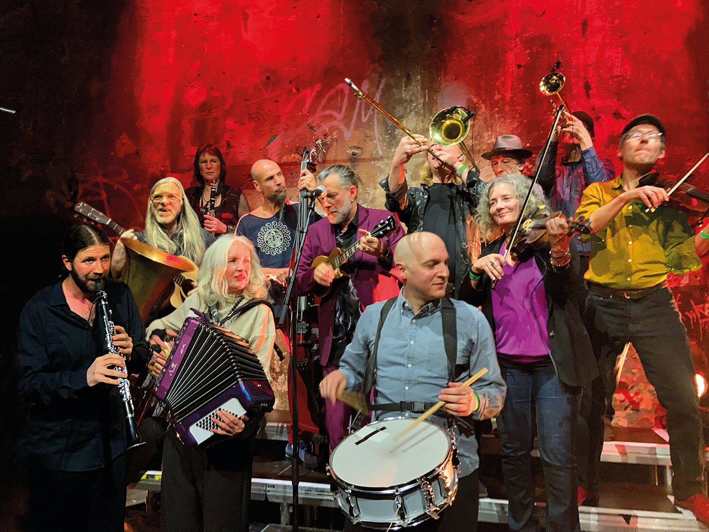 17 Hippies treten am 27. Februar im Klub PORGY & BESS auf.