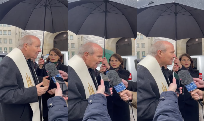 Ministerin Karoline Edtstadler achtete darauf, dass der Kardinal nicht mit Wasser in Berührung kommt.