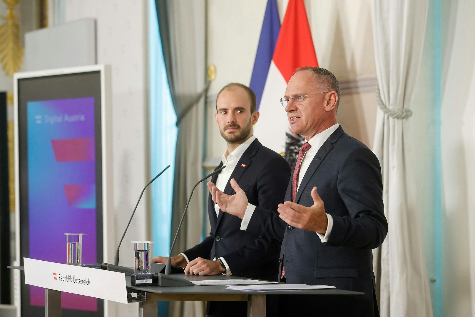 Im Oktober 2022 präsentierten Innenminister Gerhard Karner und Staatssekretär für Digitalisierung Florian Tursky den digitalen Führerschein.