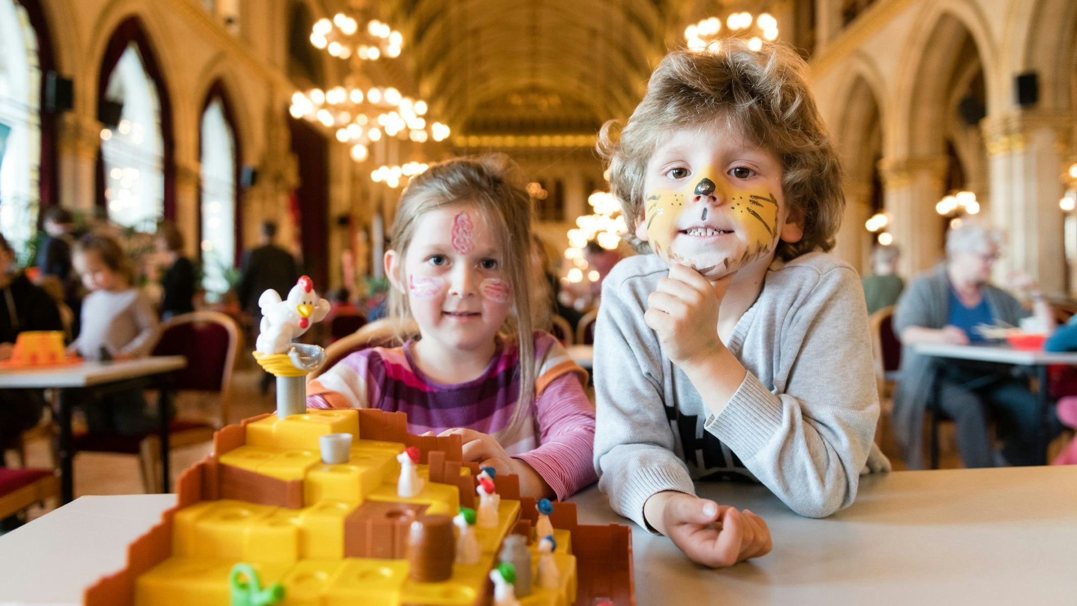 Ferienspiel: Basteln im Rathaus