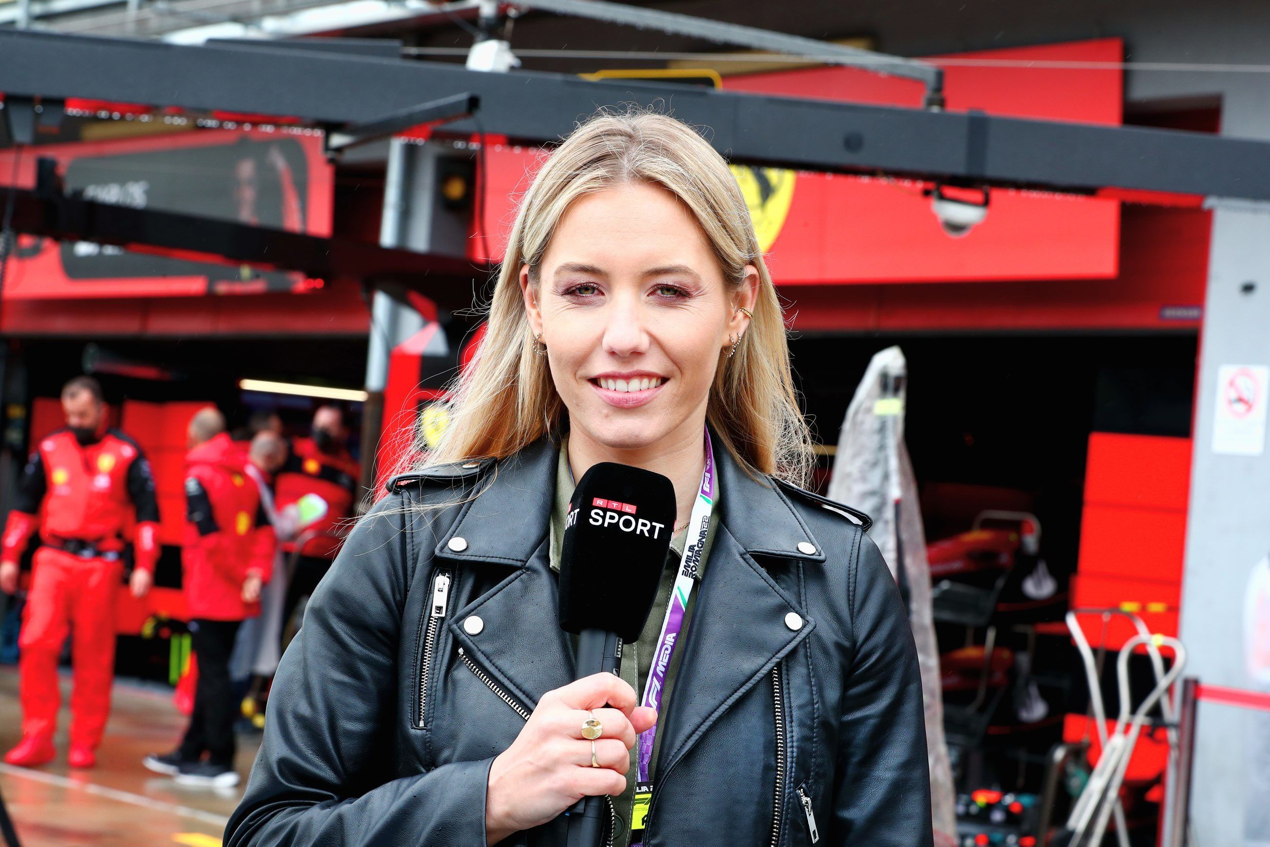 Die RTL-Moderatorin Laura Papendick erwartet ihr erstes Kind.