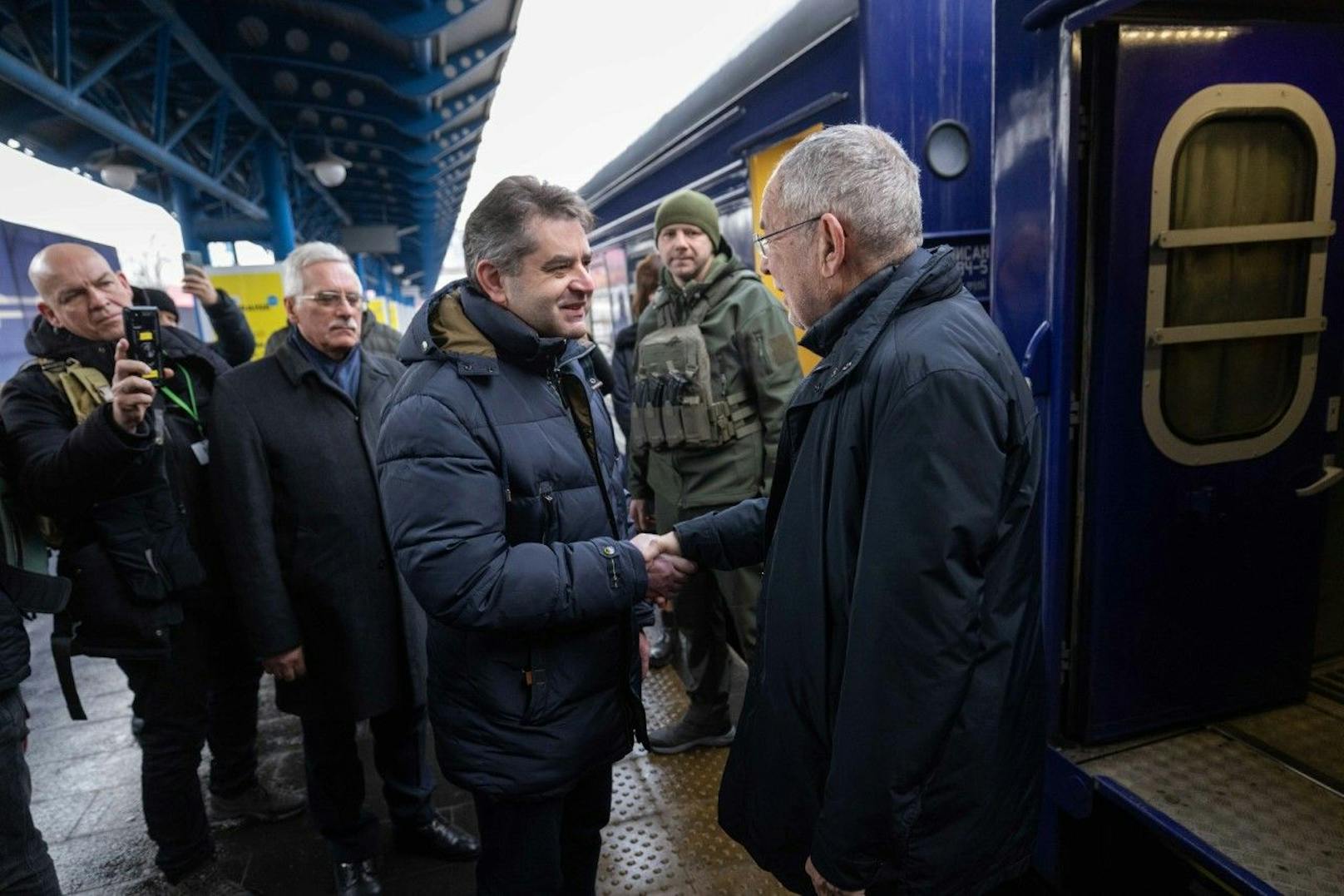 Bundespräsident Alexander Van der Bellen bei seiner Ankunft in Kiew.