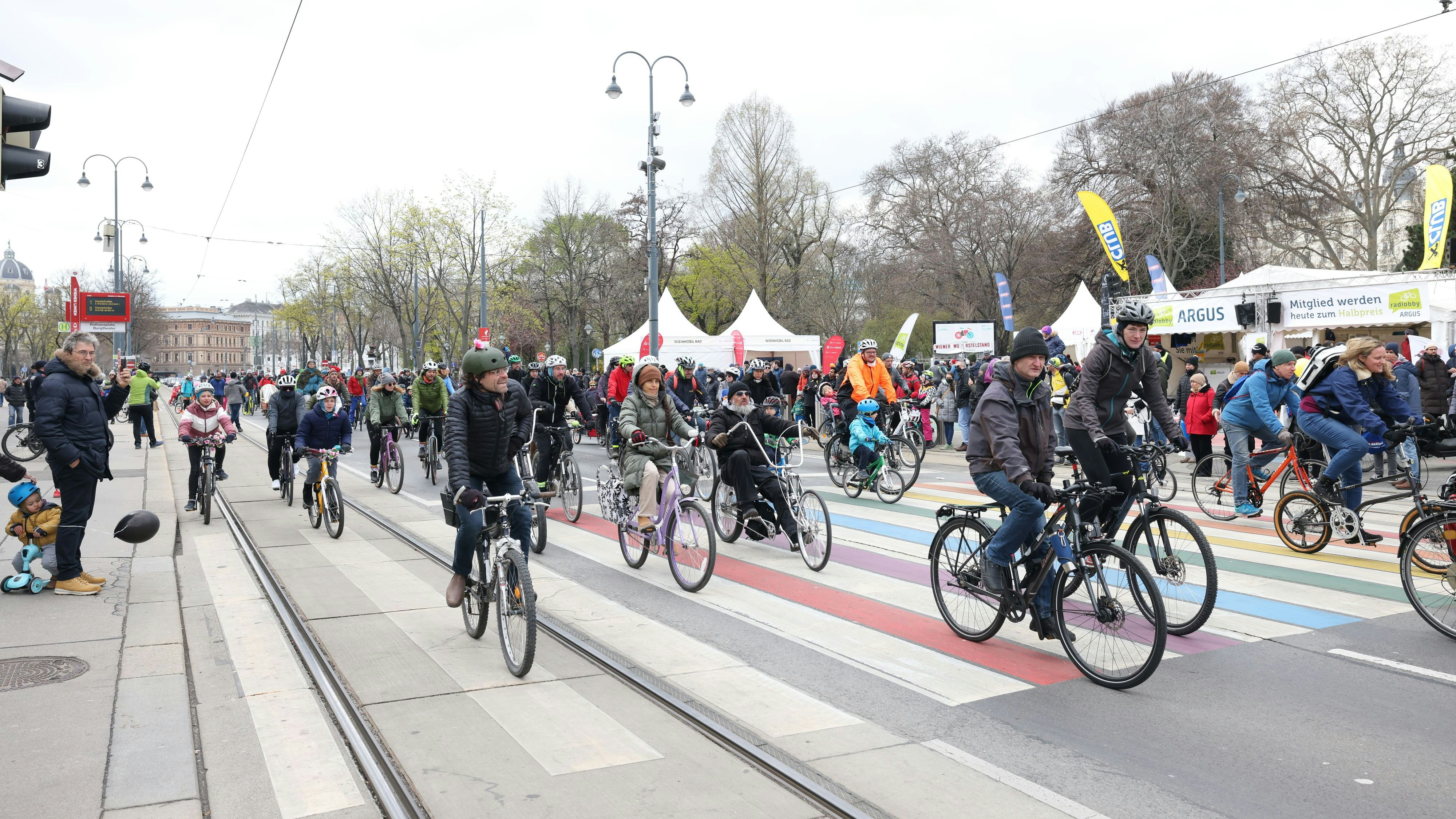 Bereits im vergangenen Jahr fand am Ring eine Fahrraddemo statt (Archivbild).