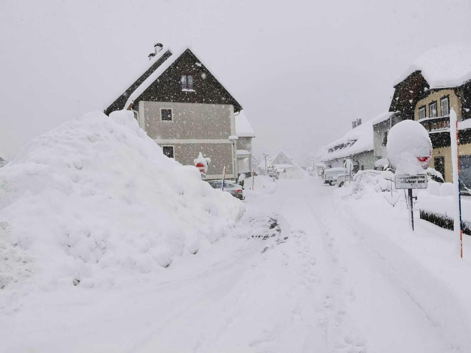 Das Mariazellerland versinkt bereits im Schnee, auch am Freitag (3.2.2023) dürfte es kräftig weiterschneien.