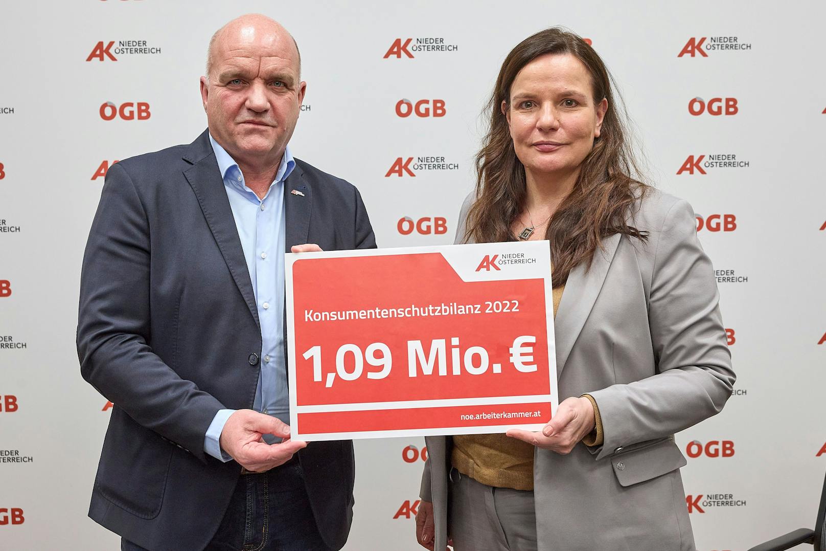AK Niederösterreich-Präsident Markus Wieser und AK Niederösterreich-Direktorin Bettina Heise.