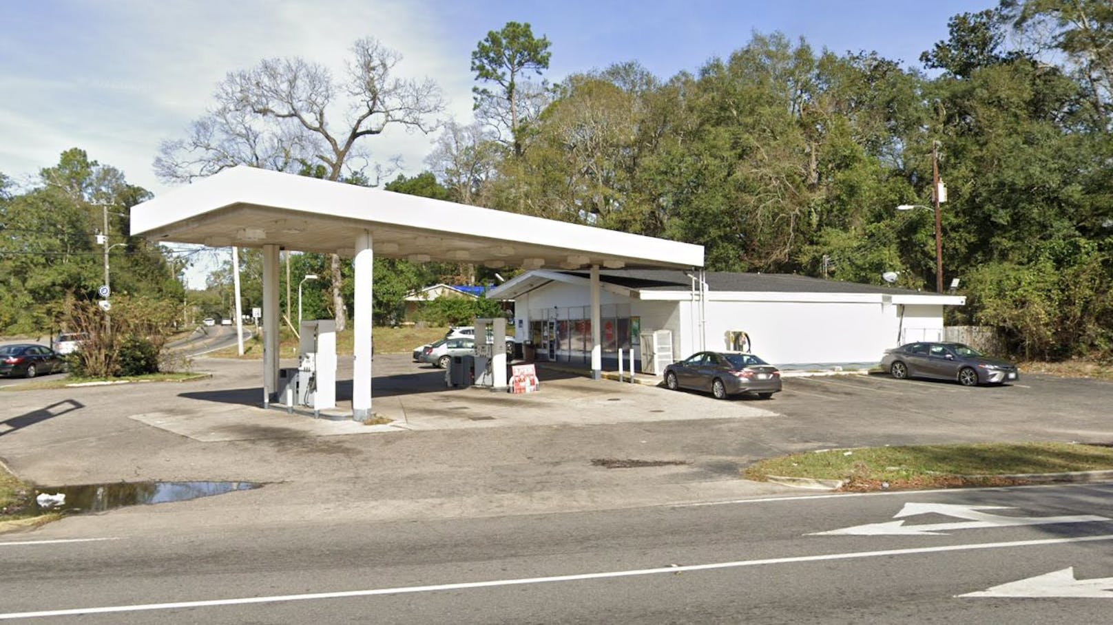 Auf dem Parkplatz dieser Tankstelle in Mobile, Alabama, wurde der abgetrennte Penis entdeckt.