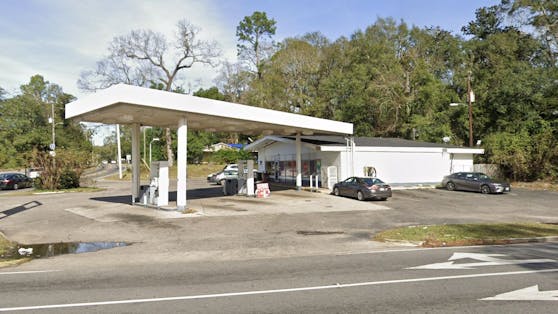 Auf dem Parkplatz dieser Tankstelle in Mobile, Alabama, wurde der abgetrennte Penis entdeckt.