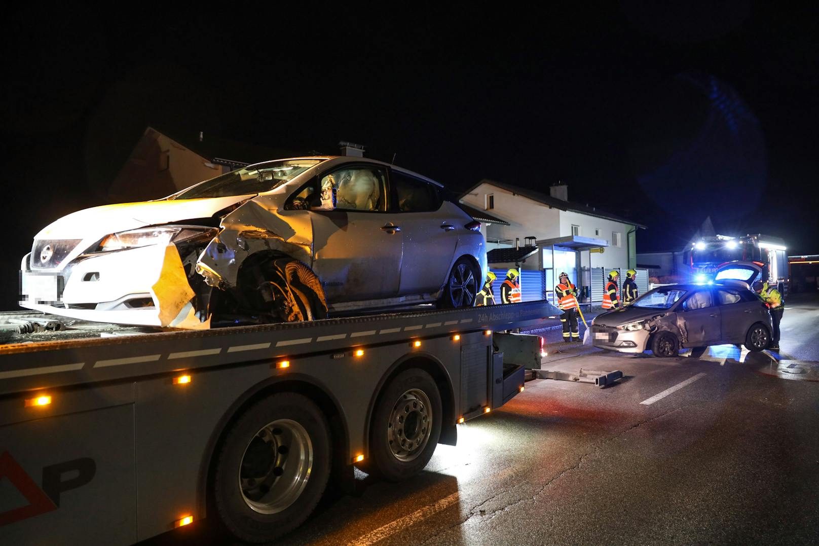 Glücklicherweise nur mit Sachschaden endete am späten Mittwochabend eine Streifkollision zweier Fahrzeuge in Gunskirchen (Bezirk Wels-Land).