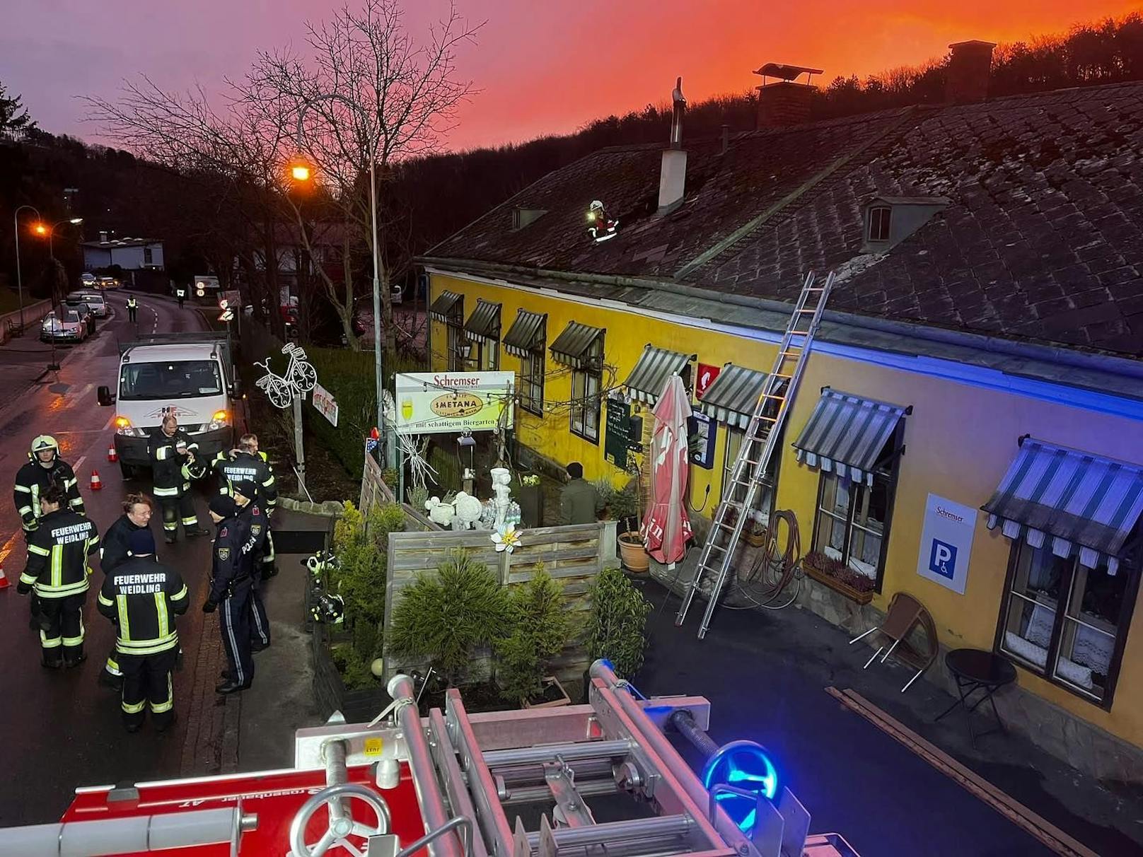 Im Weidlinger Traditions-Gasthaus Rath-Smetana kam es zu einem Dachstuhlbrand.