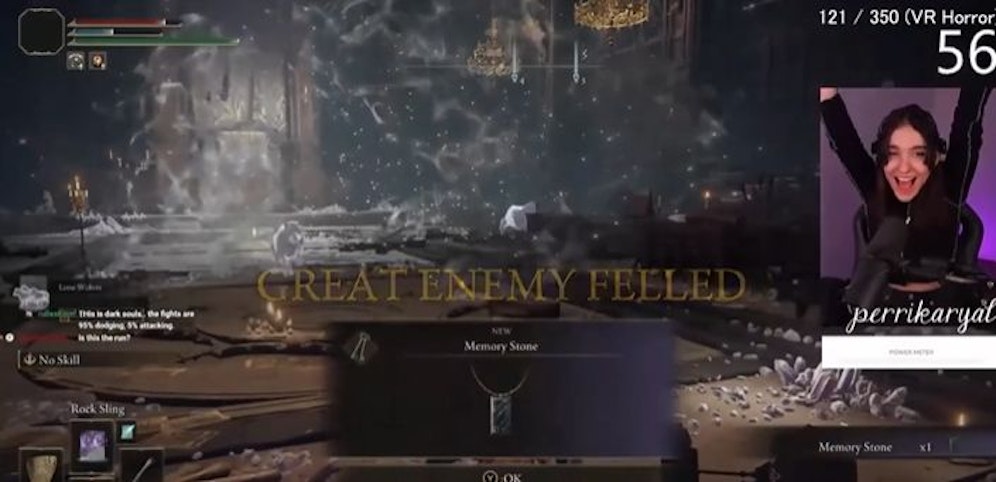 Sie spielt mit einem EEG-Gerät 