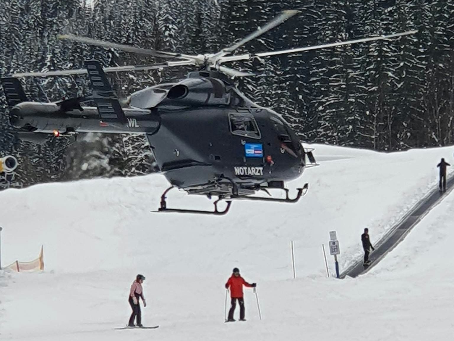 Eine Person wurde bei dem Unglück schwer verletzt.