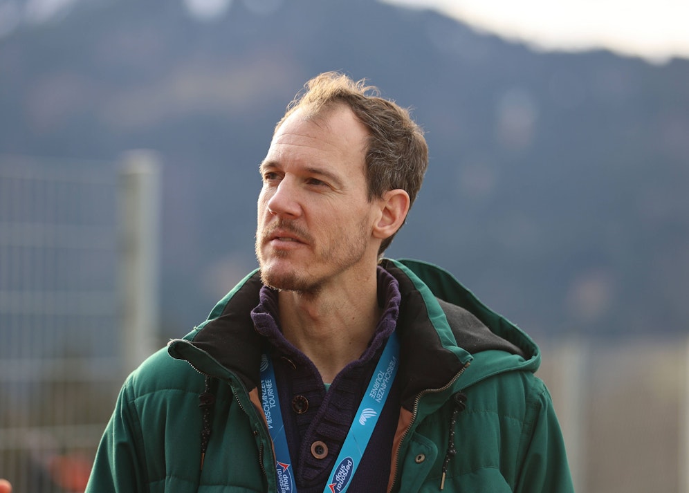 Der Schweizer Ex-Skispringer Andreas Küttel spricht über Material-Mogeleien im Skispringen. 