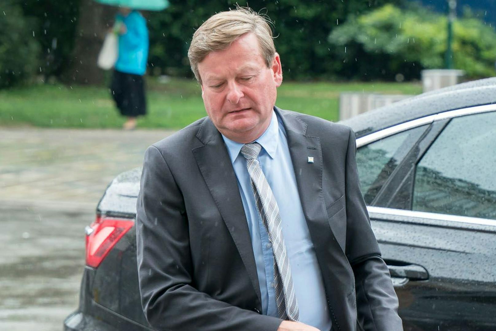 Gegen FPÖ-Landesrat Gottfried Waldhäusl mehren sich die Rücktrittsaufforderungen.