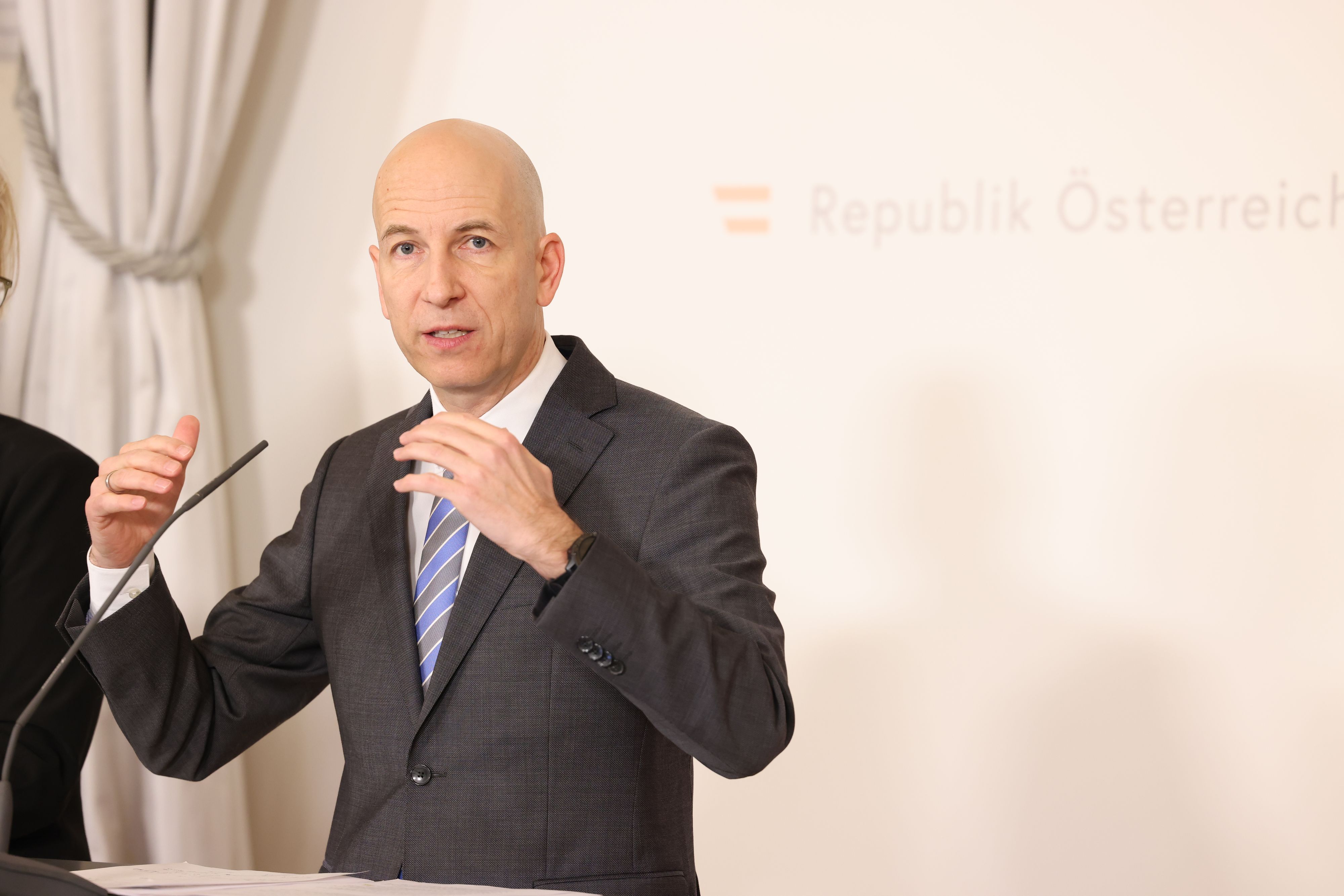 Neue Berufsbilder in der Lehre sollen den Fachkräftemangel entschärfen, so Martin Kocher.