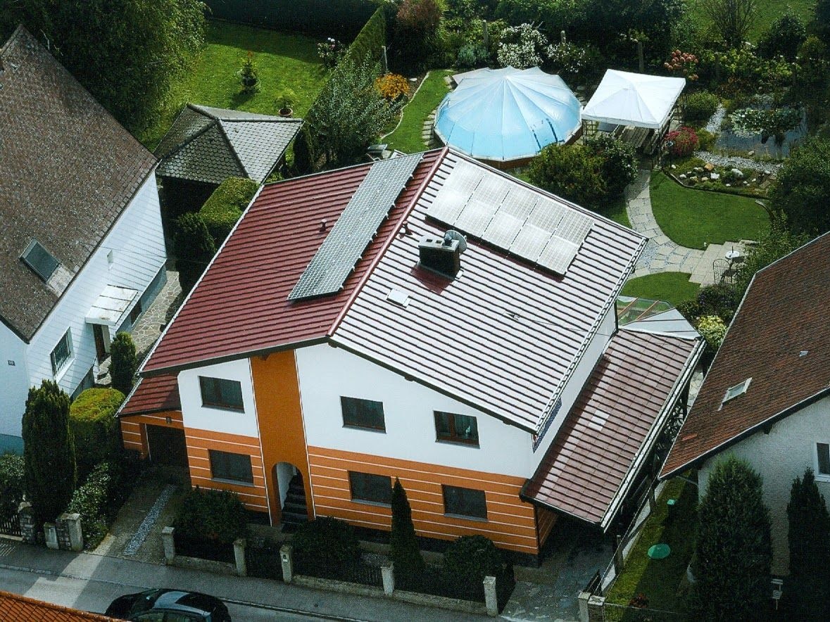 Familie Wagner's Haus ist thermisch saniert, die Ölheizung wurde durch eine Wärmepumpe ersetzt.